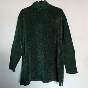 Green turtle neck sweater